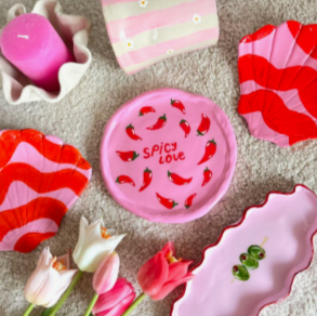 Coupelle en argile rose Spicy Love avec petits piments rouges peints